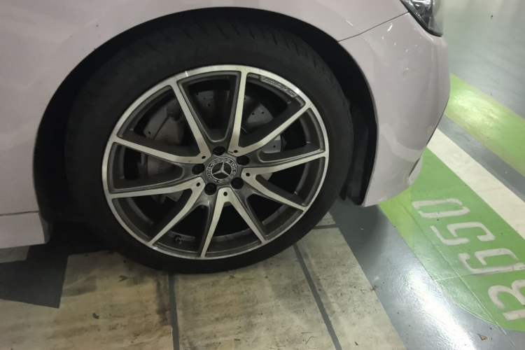 Used Mercedes-Benz E-Class 2021 Facelift E 260 Coupe Right Front Wheel Hub