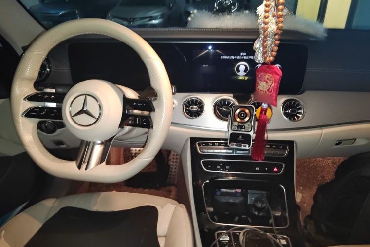 Used Mercedes-Benz E-Class 2021 E 260 Convertible Coupe Center Console