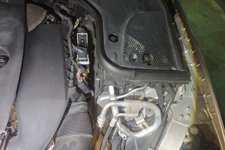 Used Mercedes-Benz E-Class 2021 E 300 L Sport Premium Edition Engine Bay Left