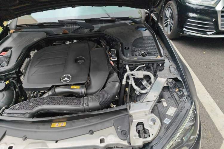 Used Mercedes-Benz E-Class 2021 E 300 Coupe Engine Bay Left