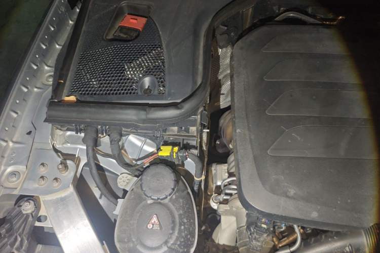Used Mercedes-Benz E-Class 2021 E 300 L Sport Premium Edition Engine Bay Right