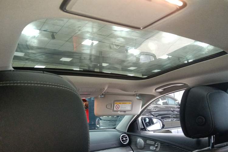 Used Mercedes-Benz E-Class 2021 E 300 L Premium Edition Headliner