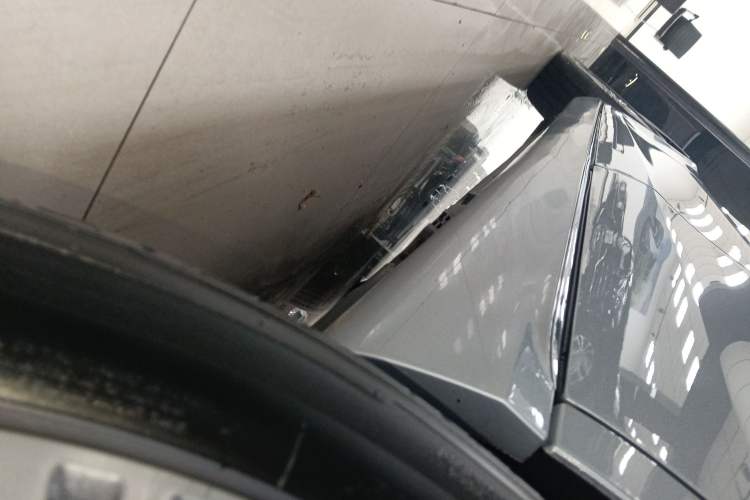 Used Mercedes-Benz E-Class 2021 E 300 L Premium Edition Left Side Sill