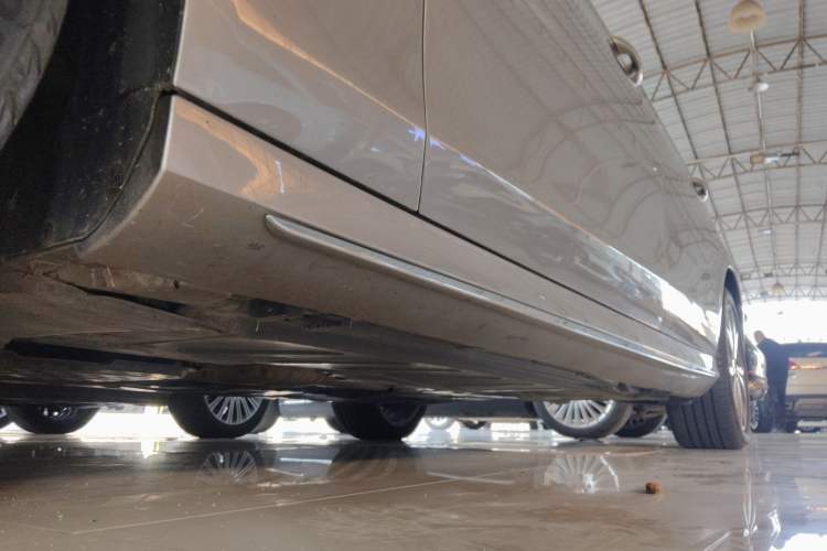 Used Mercedes-Benz E-Class 2021 E 300 L Sporty and Stylish Model Left Side Sill