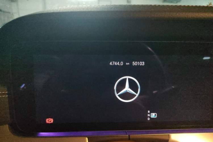 Used Mercedes-Benz E-Class 2021 E 260 Convertible Coupe Odometer Close Up