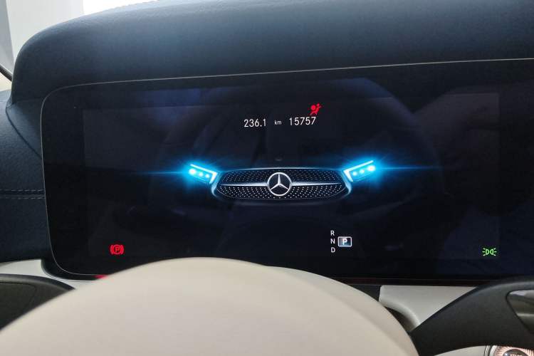 Used Mercedes-Benz E-Class 2021 E 260 Coupe Odometer Close Up