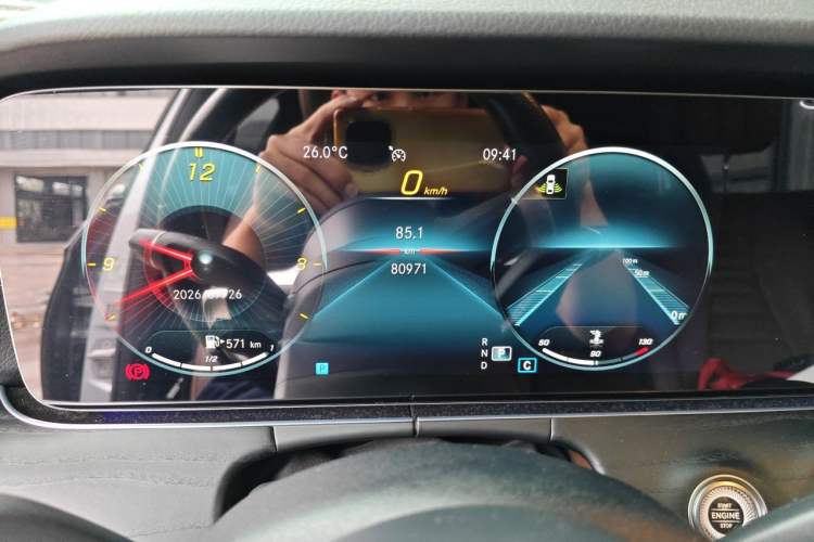 Used Mercedes-Benz E-Class 2021 Restyled E 300 L Sporty and Stylish Edition Odometer Close Up