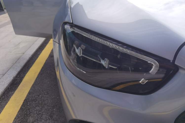 Used Mercedes-Benz E-Class 2021 E 300 L Sporty and Stylish Model Right Front Headlight