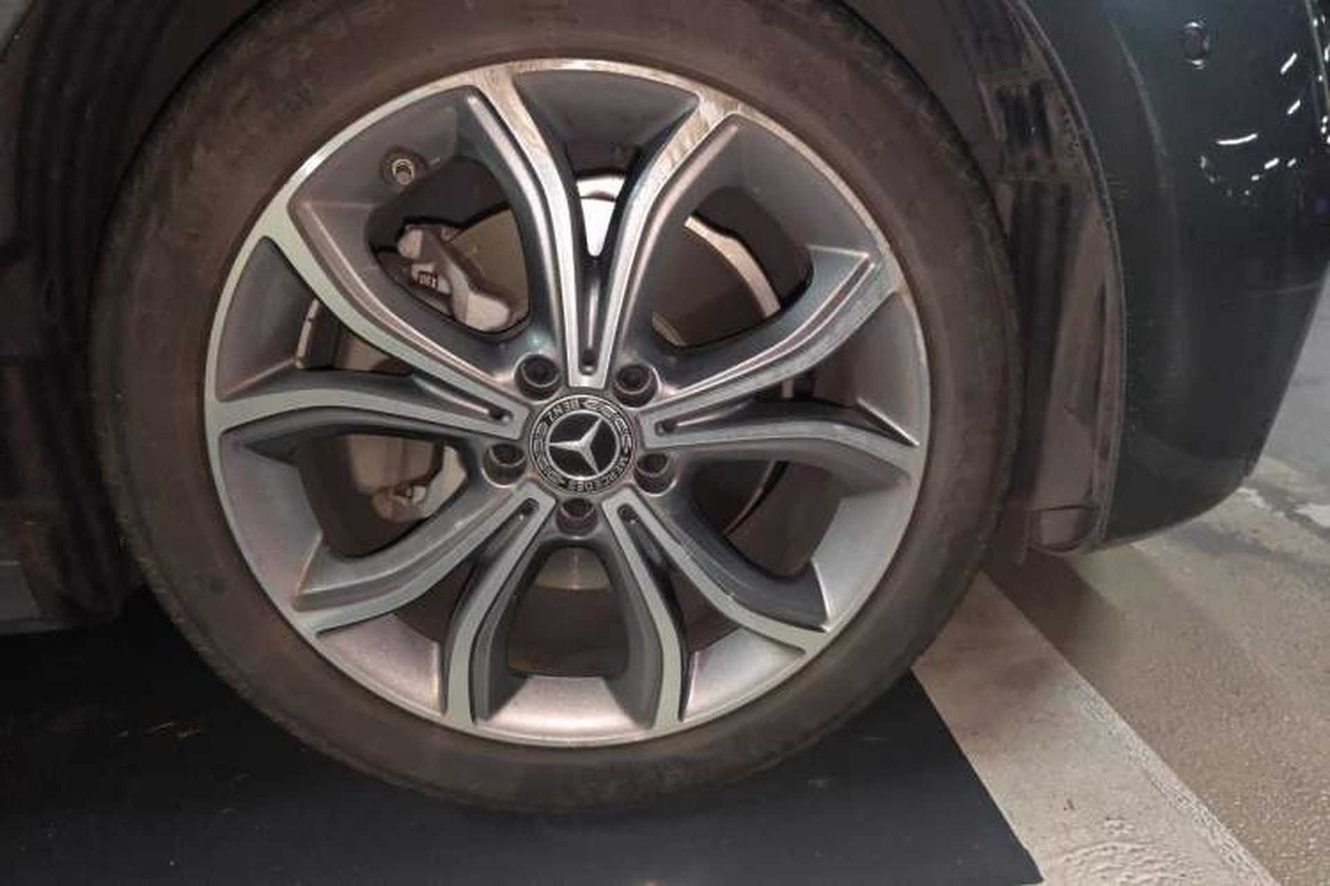 Used Mercedes-Benz E-Class 2021 Restyled E 300 L Luxury Edition Right Front Wheel Hub