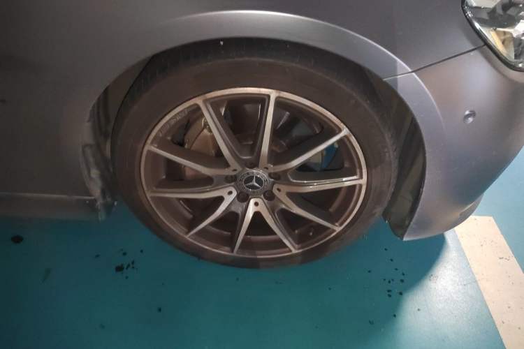 Used Mercedes-Benz E-Class 2021 E 260 Convertible Coupe Right Front Wheel Hub