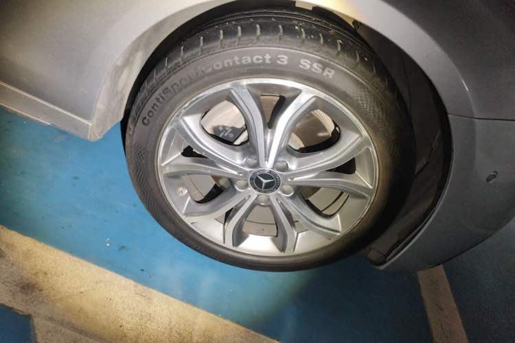 Used Mercedes-Benz E-Class 2021 E 300 L Sport Premium Edition Right Front Wheel Hub