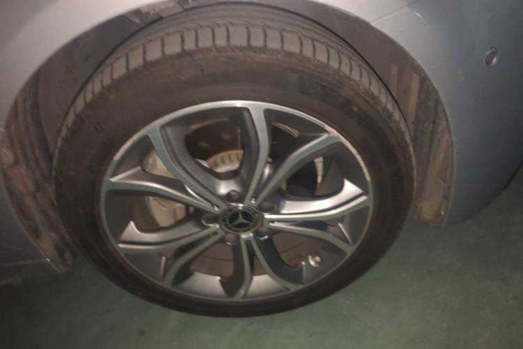 Used Mercedes-Benz E-Class 2021 E 300 L Sport Premium Edition Right Front Wheel Hub