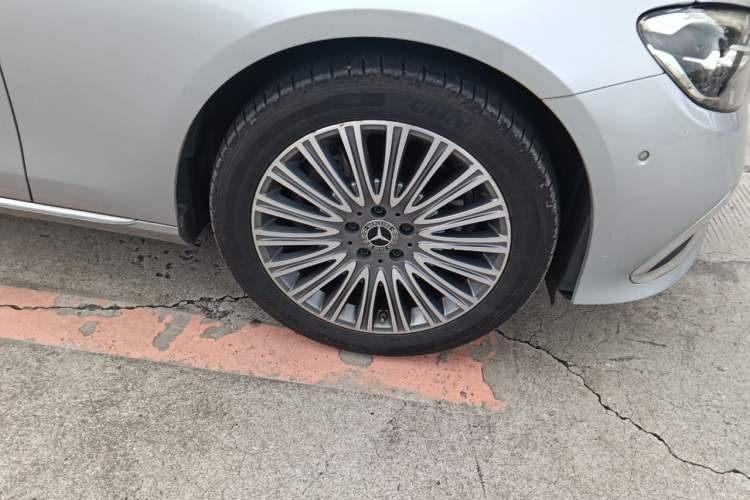 Used Mercedes-Benz E-Class 2021 Facelift E 300 L Stylish Edition Right Front Wheel Hub