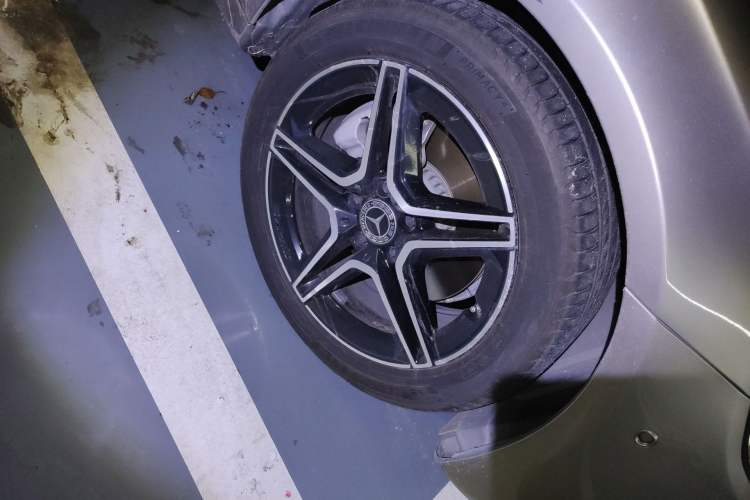 Used Mercedes-Benz E-Class 2021 E 260 Stylish Sports Edition Right Front Wheel Hub