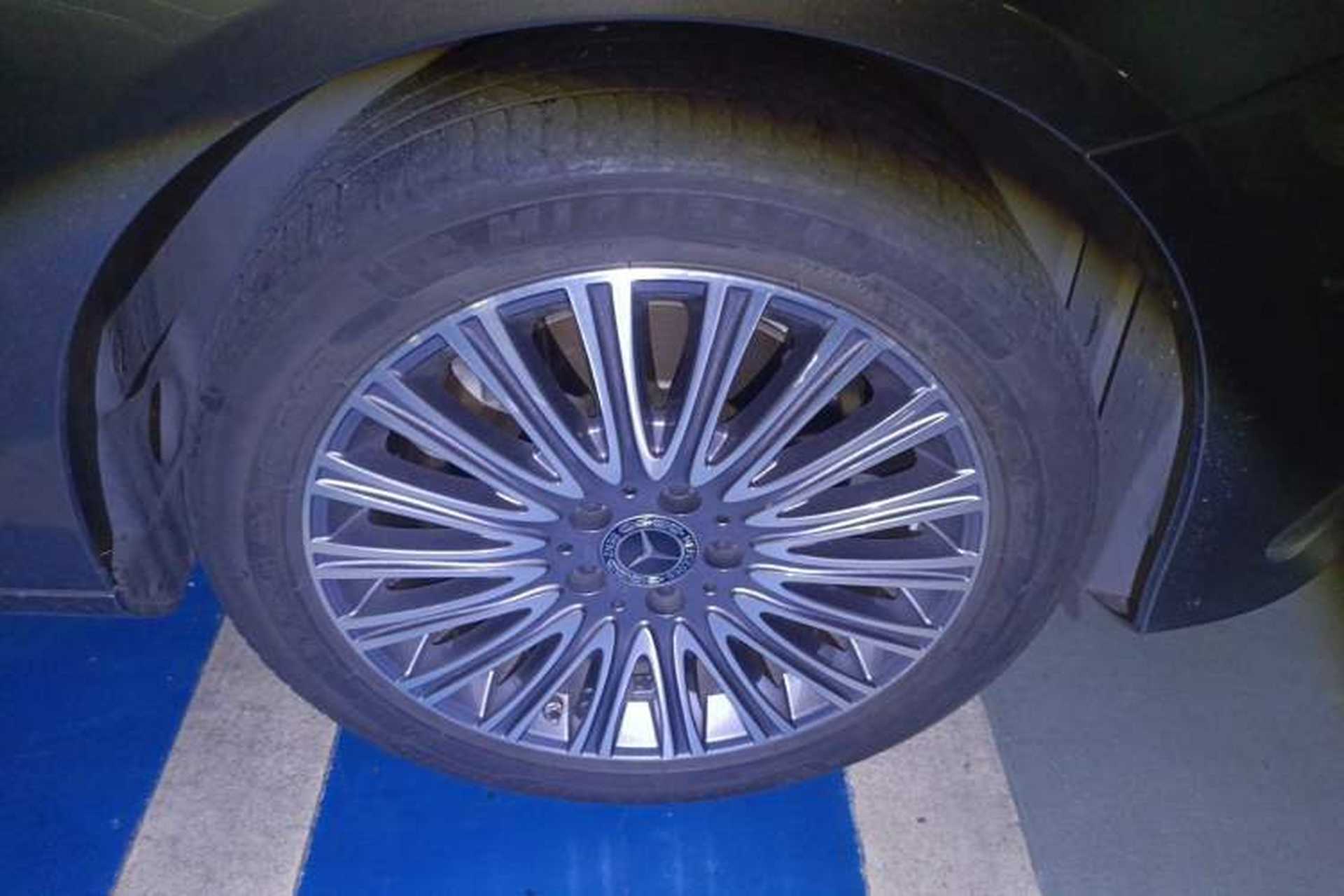 Used Mercedes-Benz E-Class 2021 Restyled E 300 L Luxury Edition Right Front Wheel Hub