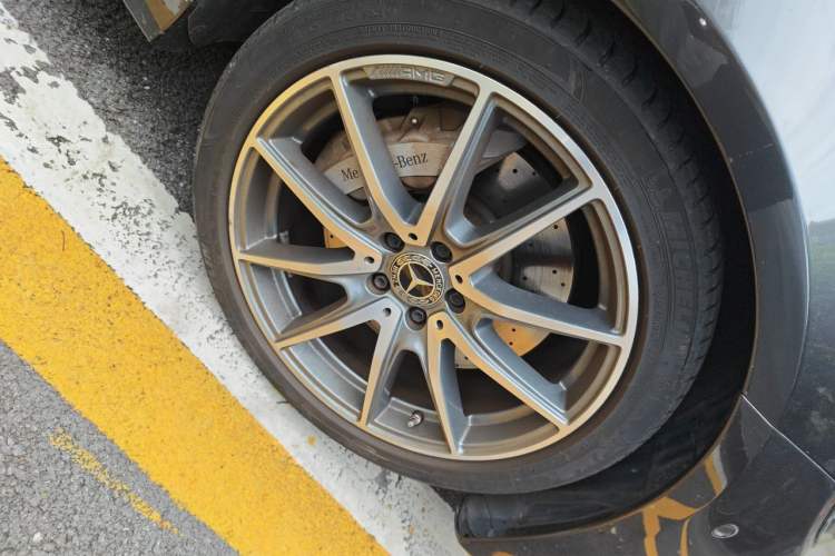 Used Mercedes-Benz E-Class 2021 E 300 Coupe Right Front Wheel Hub
