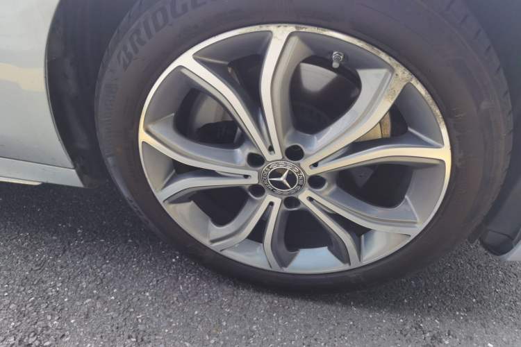 Used Mercedes-Benz E-Class 2021 E 300 L Sporty and Stylish Model Right Front Wheel Hub