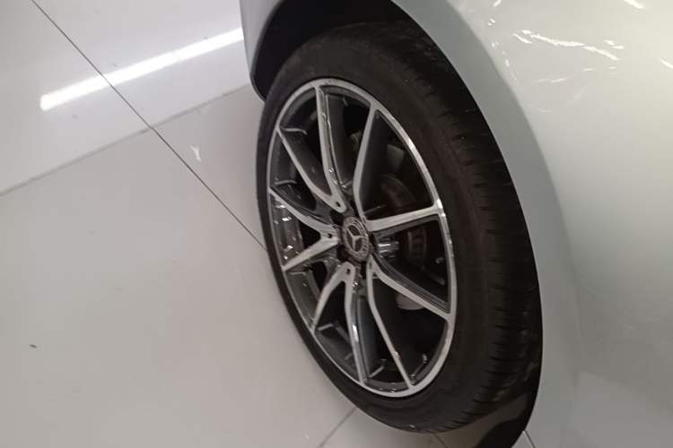 Used Mercedes-Benz E-Class 2021 E 260 Coupe Right Rear Wheel Hub
