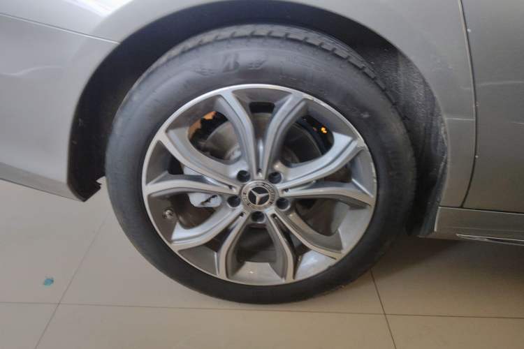 Used Mercedes-Benz E-Class 2021 E 300 L Sporty and Stylish Model Right Rear Wheel Hub