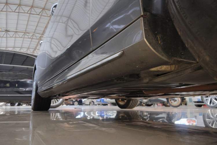 Used Mercedes-Benz E-Class 2021 E 300 L Sporty and Stylish Model Right Side Sill