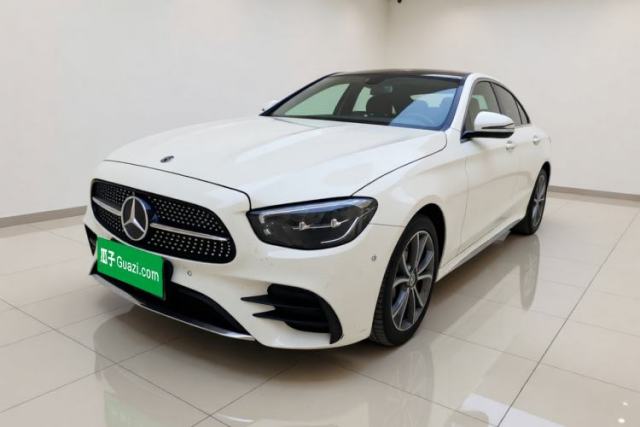 Ojetý Mercedes-Benz E-Class 2021 E 300 L Sporty and Stylish Model