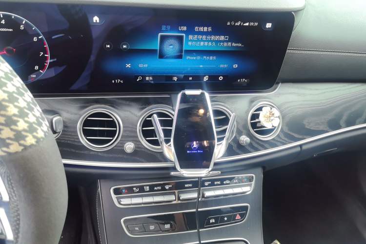Used Mercedes-Benz E-Class 2021 Updated E 260 Fashion Sport Edition Audio And AC Panel