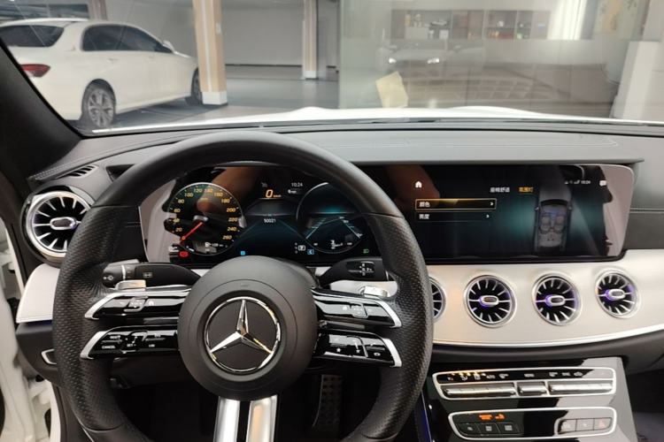 Used Mercedes-Benz E-Class 2021 Facelift E 260 Coupe Center Console