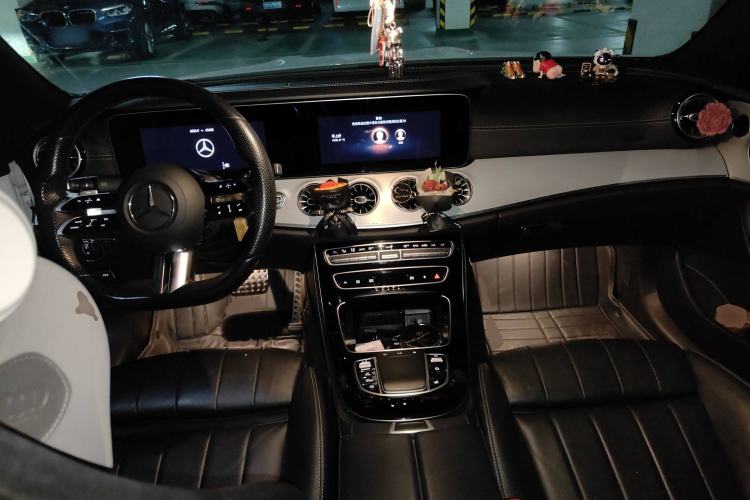 Used Mercedes-Benz E-Class 2021 Facelift E 260 4MATIC Coupe Center Console