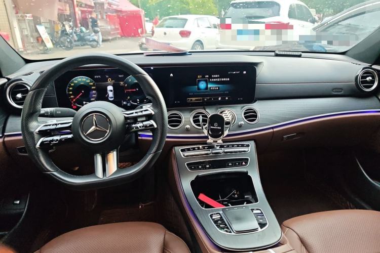 Used Mercedes-Benz E-Class 2021 E 300 L Sport Luxury Edition Center Console