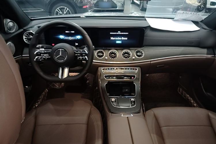 Used Mercedes-Benz E-Class 2021 E 300 L Sport Luxury Edition Center Console