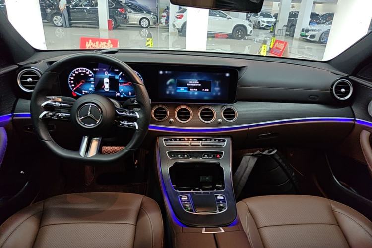 Used Mercedes-Benz E-Class 2021 E 300 L Sport Luxury Edition Center Console