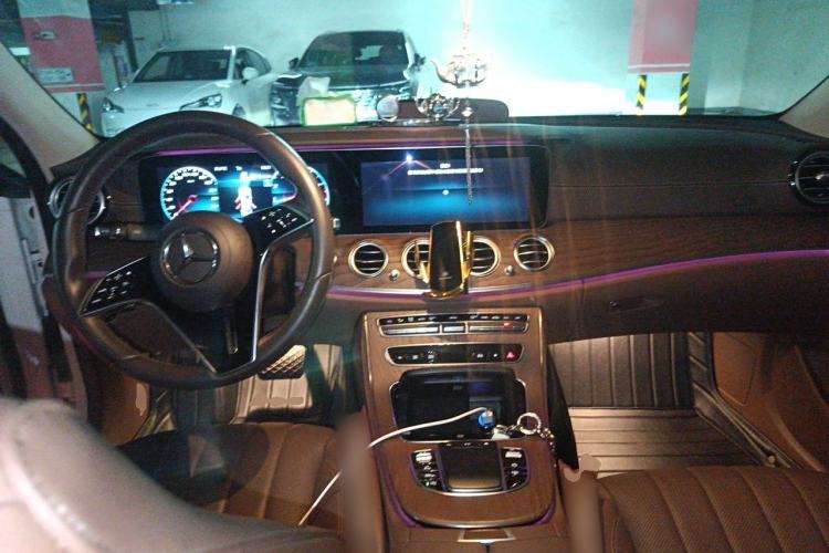 Used Mercedes-Benz E-Class 2021 E 300 L Premium Edition Center Console