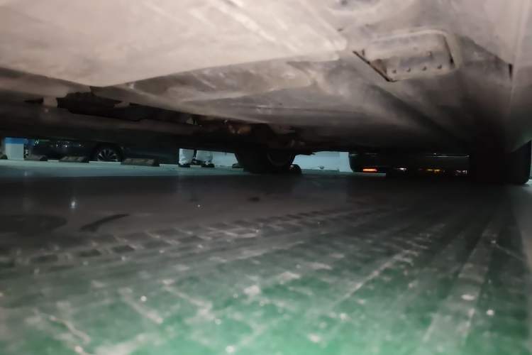 Used Mercedes-Benz E-Class  Chassis Front Left