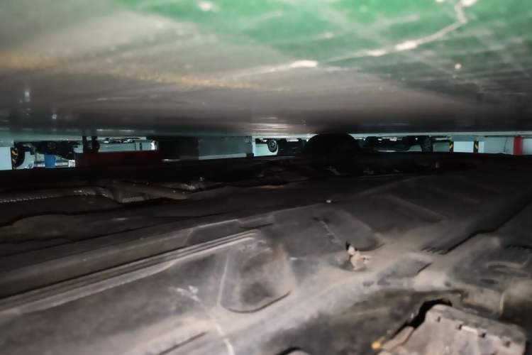 Used Mercedes-Benz E-Class  Chassis Rear Left