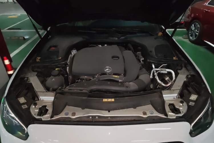 Used Mercedes-Benz E-Class  Engine Bay