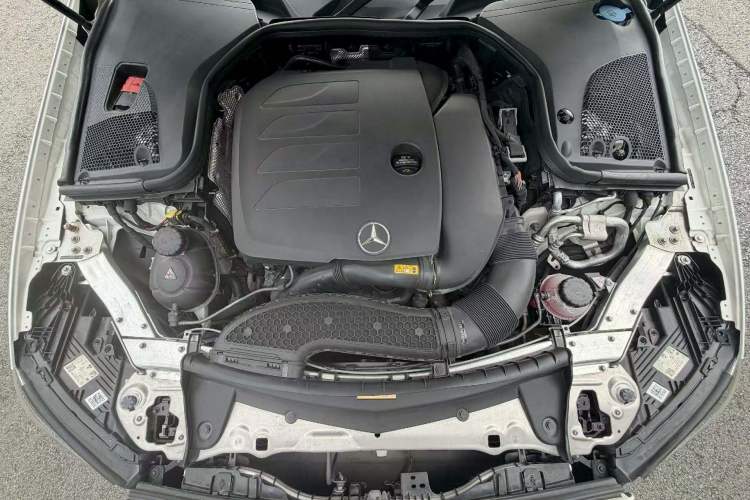 Used Mercedes-Benz E-Class 2021 E 260 Coupe Engine Bay