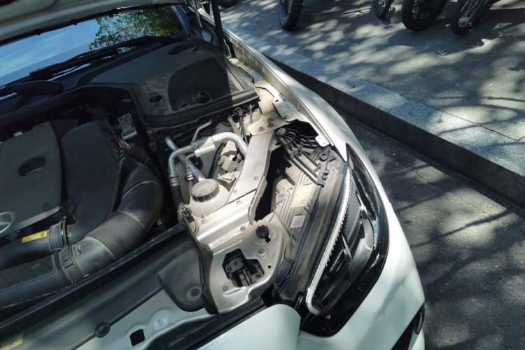 Used Mercedes-Benz E-Class 2021 E 260 Coupe Engine Bay Left