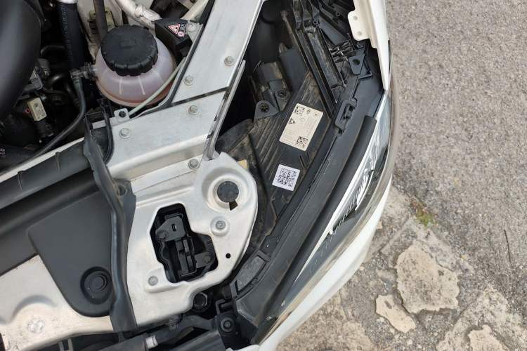 Used Mercedes-Benz E-Class 2021 E 260 Coupe Engine Bay Left