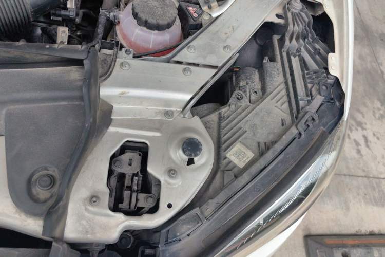 Used Mercedes-Benz E-Class 2021 E 260 L Sport Edition Engine Bay Left