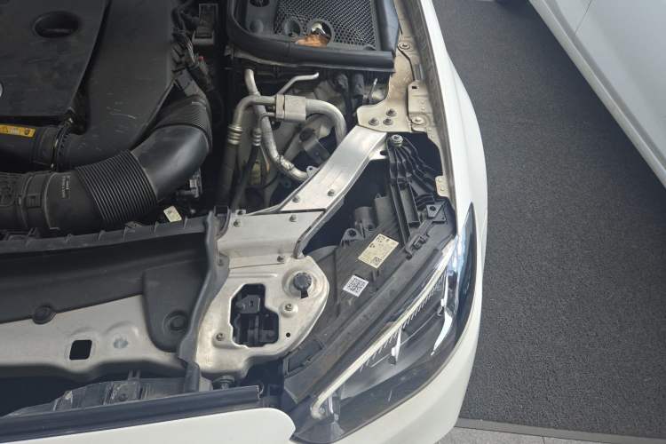 Used Mercedes-Benz E-Class 2021 Updated E 260 Fashion Sport Edition Engine Bay Left