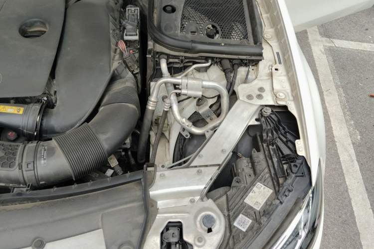 Used Mercedes-Benz E-Class 2021 Updated E 260 Fashion Sport Edition Engine Bay Left