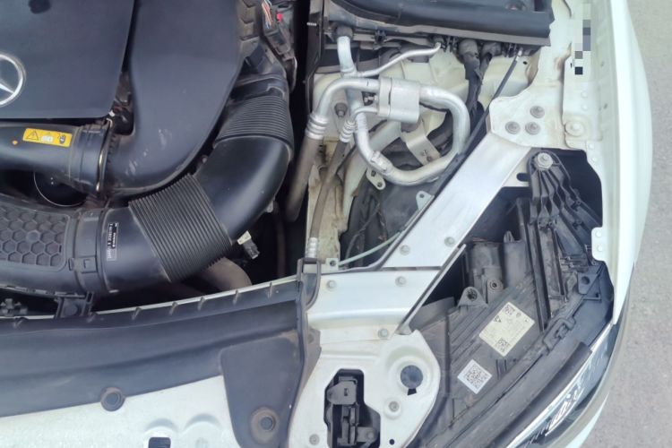 Used Mercedes-Benz E-Class 2021 Updated E 260 Fashion Sport Edition Engine Bay Left