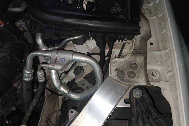 Used Mercedes-Benz E-Class 2021 E 300 L Premium Edition Engine Bay Left