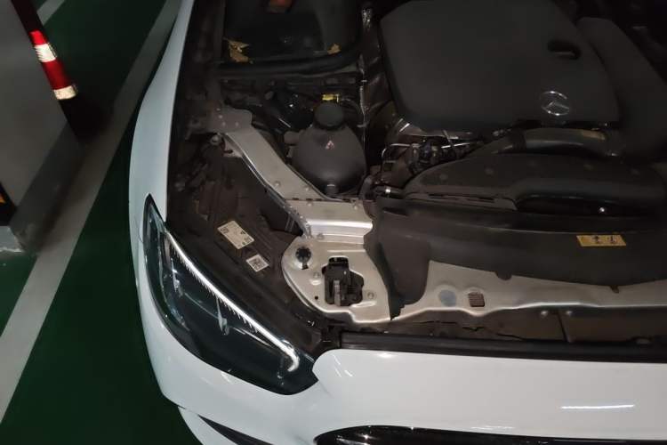 Used Mercedes-Benz E-Class  Engine Bay Right