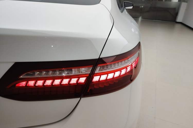 Used Mercedes-Benz E-Class 2021 Facelift E 260 Coupe Exterior 3