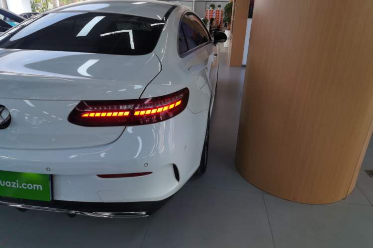 Used Mercedes-Benz E-Class 2021 E 260 Coupe Exterior 3