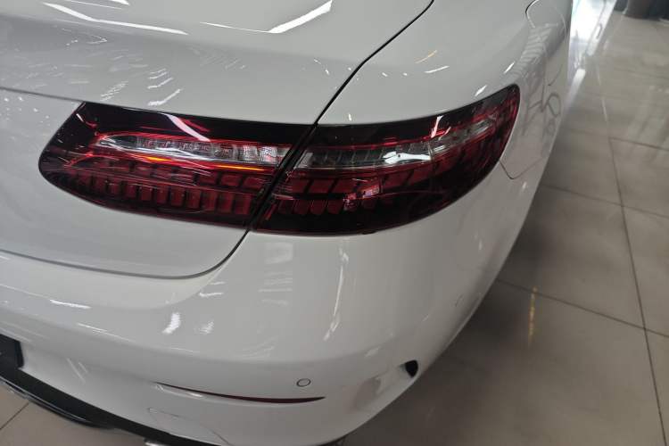 Used Mercedes-Benz E-Class 2021 E 260 Coupe Exterior 3