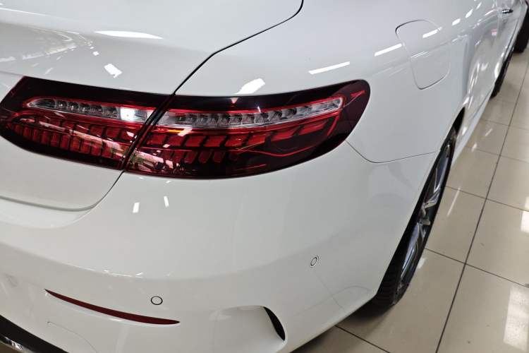 Used Mercedes-Benz E-Class 2021 E 260 Coupe Exterior 3