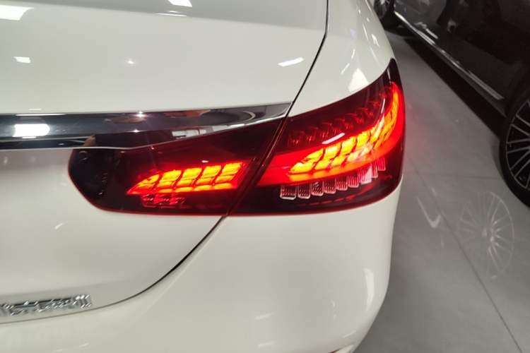 Used Mercedes-Benz E-Class 2021 Facelift E 260 L Sport Edition Exterior 3