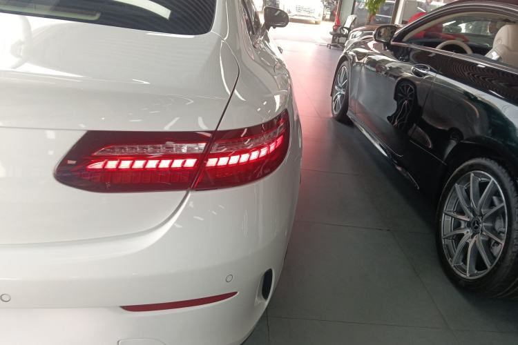 Used Mercedes-Benz E-Class 2021 E 260 Coupe Exterior 3